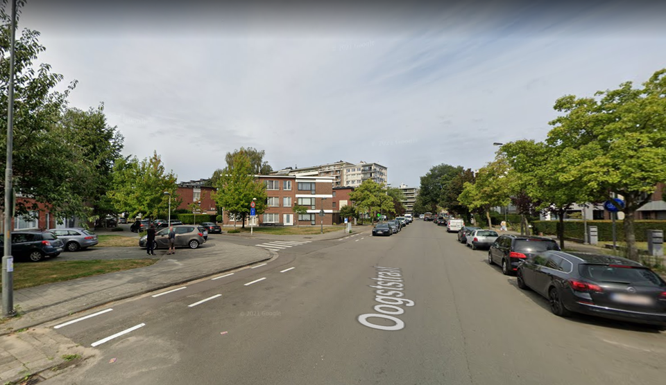 Zicht op de Oogststraat aan het kruispunt met de Deken De Winterstraat